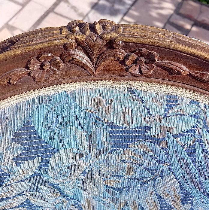 Cadeira de madeira com braços, estofada, barroca, estilo Luis XV