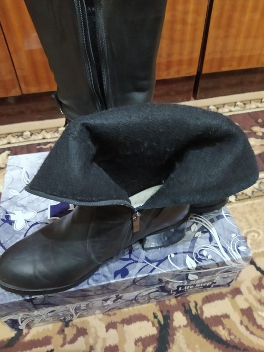 Продам осенние сапоги.