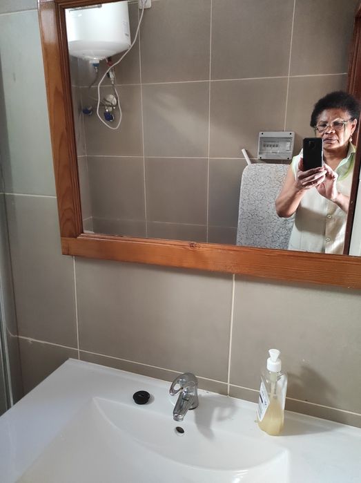 Quarto privado cozinha e casa de banho comum