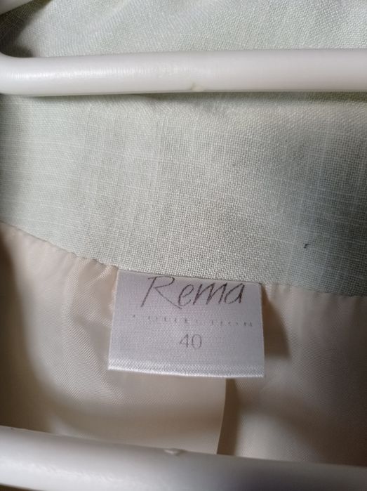 Krótki żakiet na guziki