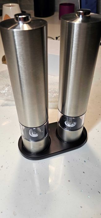 Elektryczny zestaw do mielenia soli i pieprzu