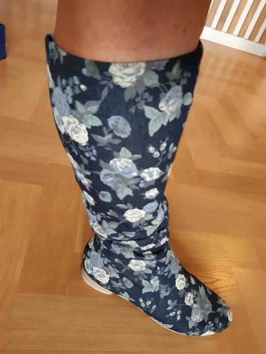 botki jeansowe w kwiaty