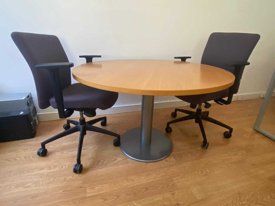 Mesa de reunião redonda