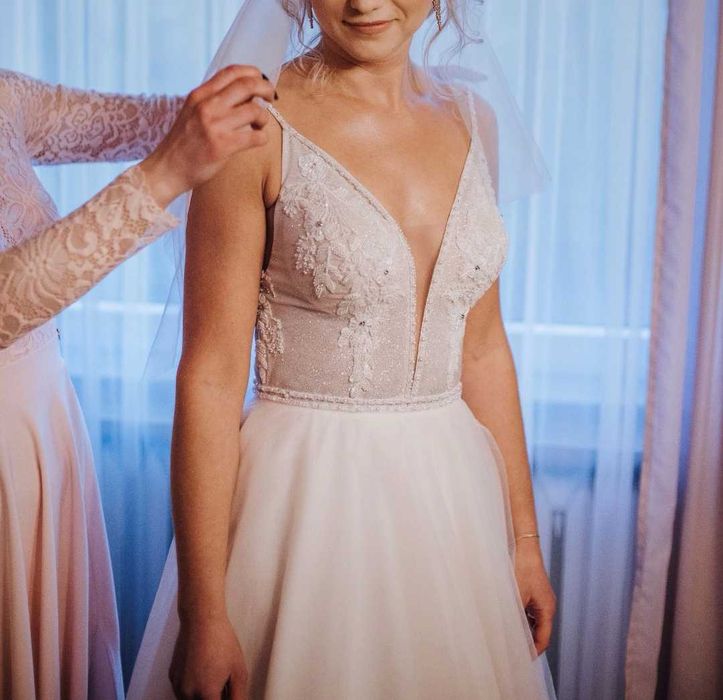 Suknia ślubna Biały Raj ivory elegancka prosta Warszawa perełki gorset