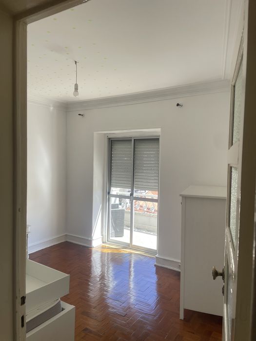 Aluga-se quarto em Almada