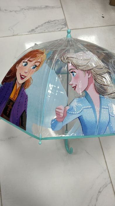 Vários guarda chuva de criança Disney