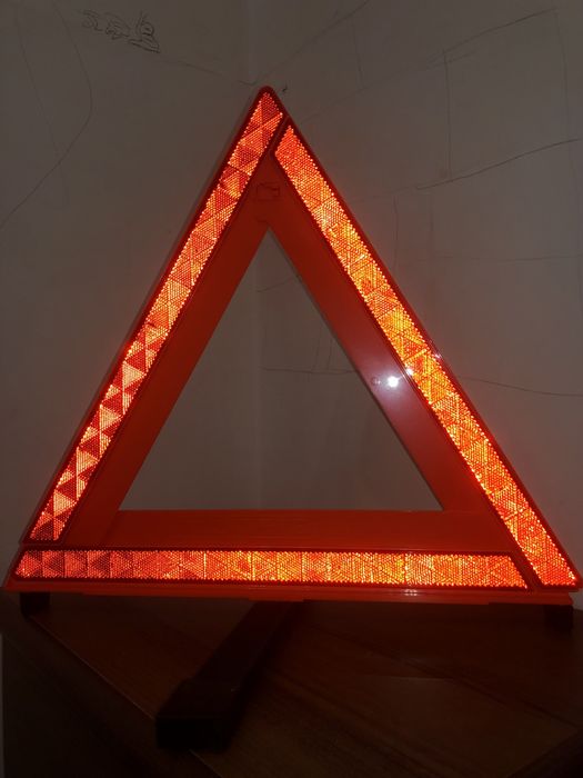 Аварийный знак Toyota