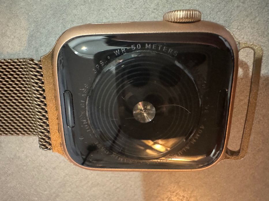Продам Apple Watch SE 40 mm у золотому кольорі, ціна 8500 грн