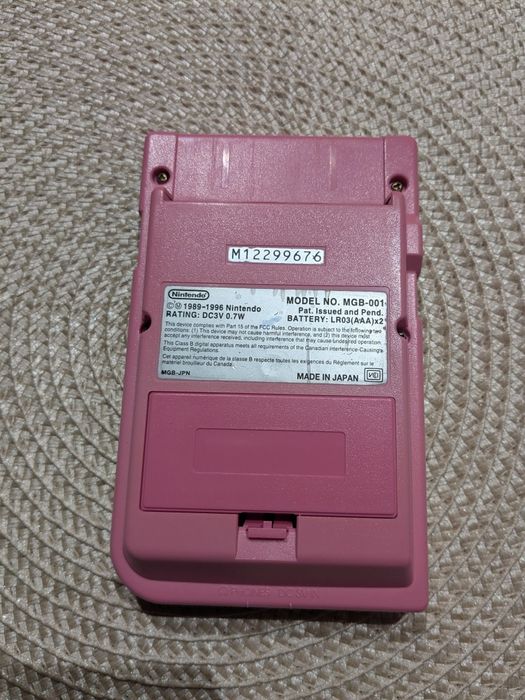 Game Boy Pocket w różowej obudowie
