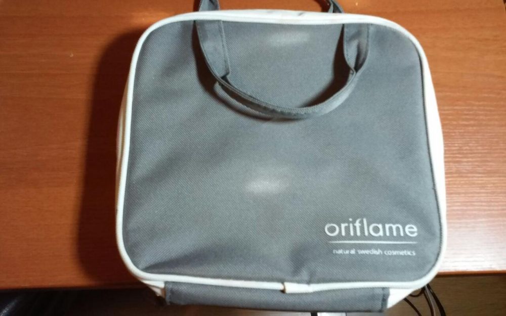 Malinha da Oriflame para maquilhagem
