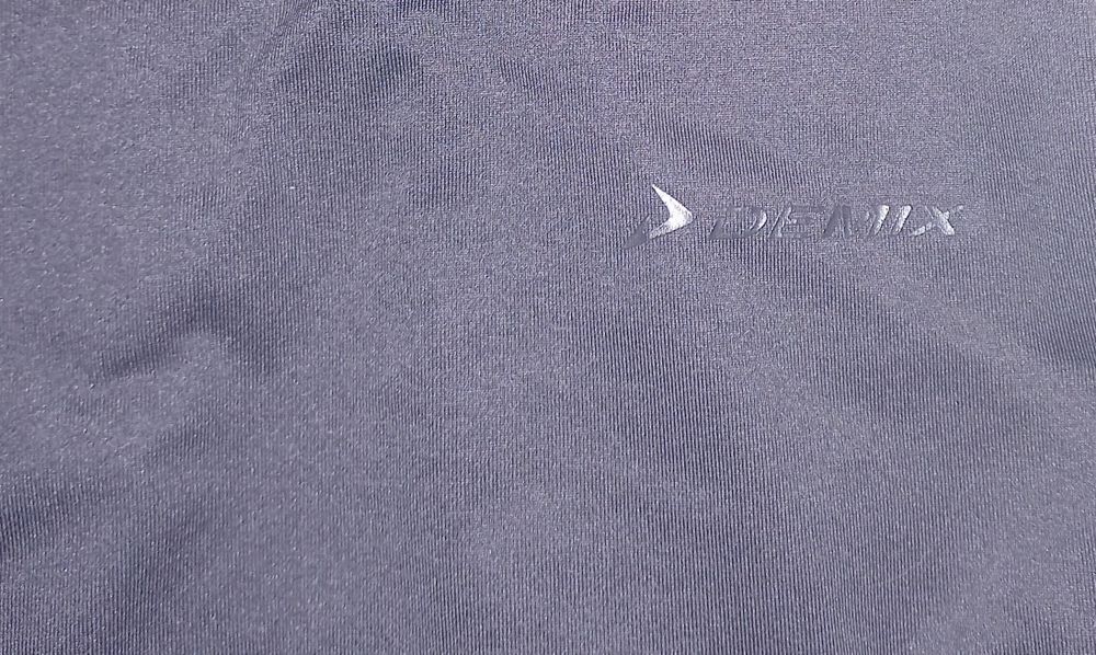 Майка demix. Размер м, пересылаю. Олх доставки нет