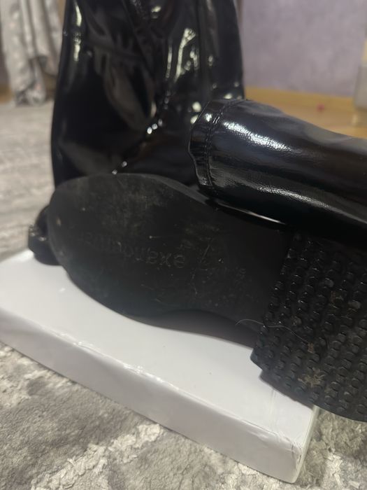 Лакові ботфорди 40 розмір (маломірять)  я ношу 39. Шикарні!