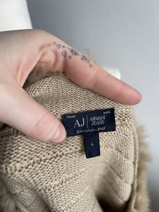 Poncho Armani Jeans beżowe z futrem eleganckie wiosenne na wiosnę