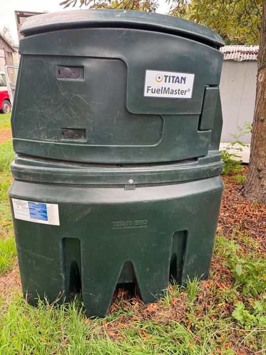 Zbiornik na olej napędowy z dystrybutorem 2500l Titan FuelMaster