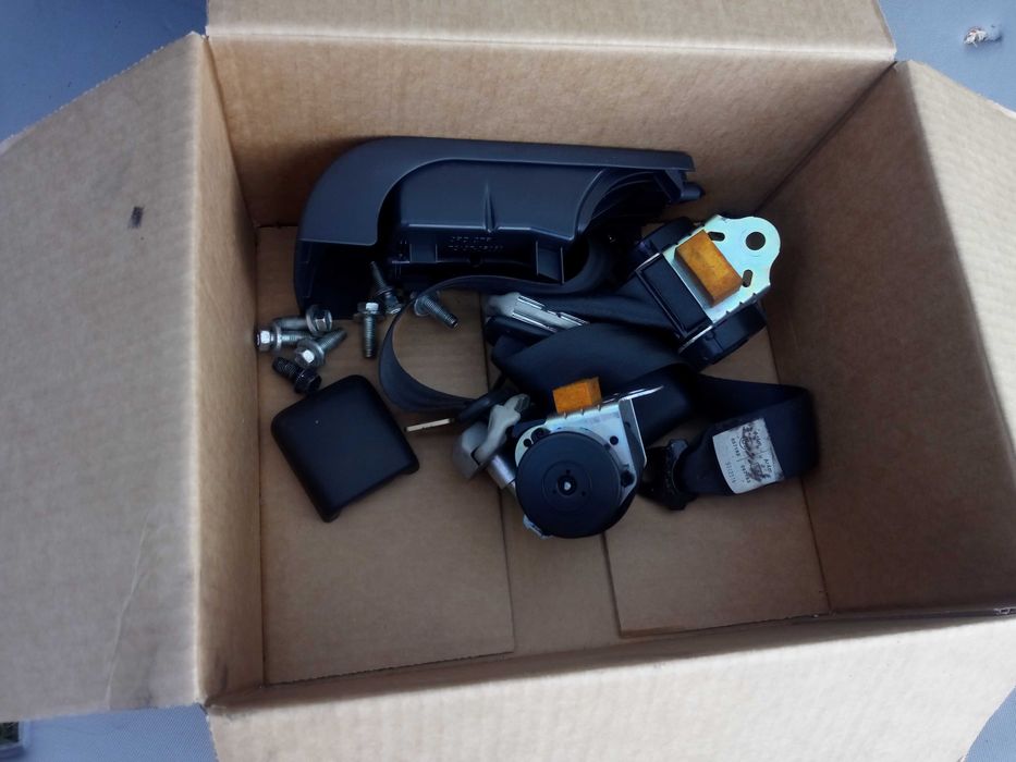 TOYOTA VERSO 09-18 fotele przekładka vana III rząd pasy komplet