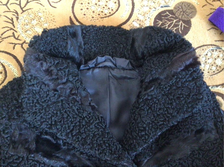 Полушубок жіноч. каракуль. (з доп. кусочк. карак. р. 54-56. Тисмениця.