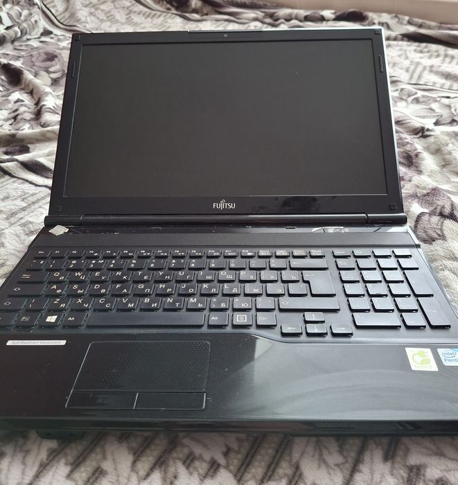 Ноутбук Fujitsu LIFEBOOK AH532/G21