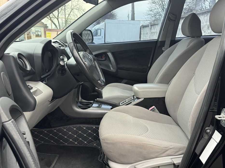 Продается TOYOTA RAV4