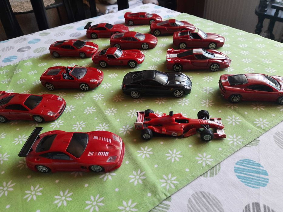 Ferrari 1:38 V- power ,shell. 14 sztuk + 4 gratis
