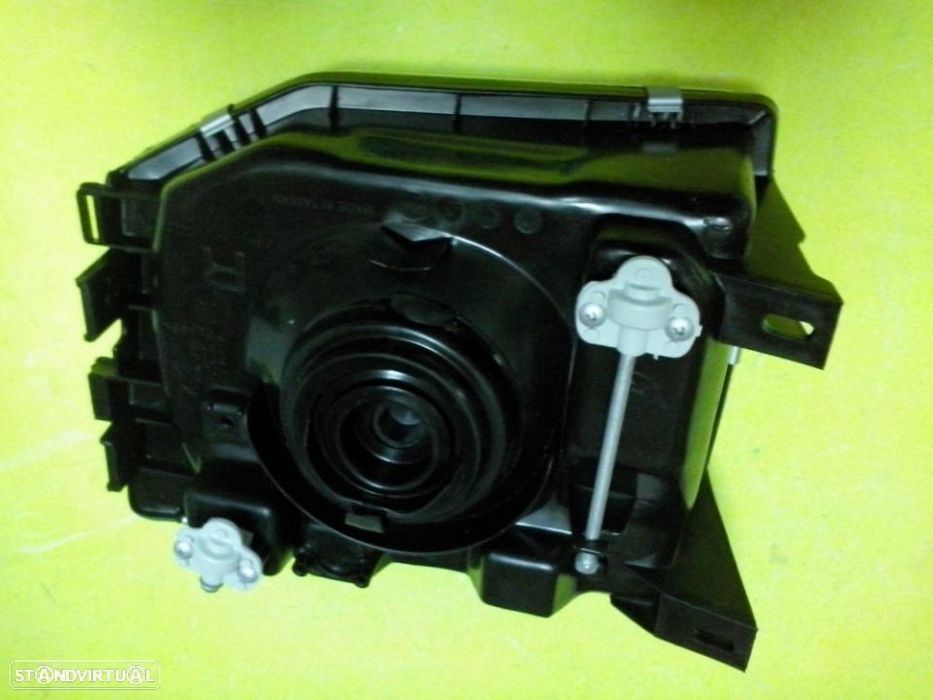 Farol Faróis da frente Mitsubishi Pajero V24 e V44 NOVOS