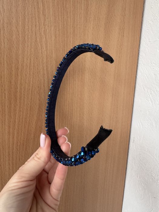 Обруч з камінцями.