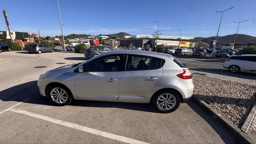 *Renault Mégane 1.5 dCi – 2012 | 175.000 km | Gasóleo | 5 lugares*