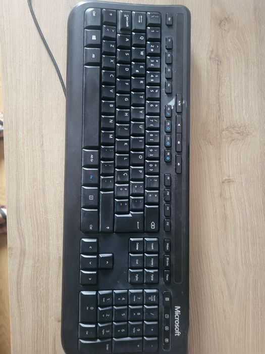 Microsoft Wired Keyboard 600 - Teclado com Fios (USB)