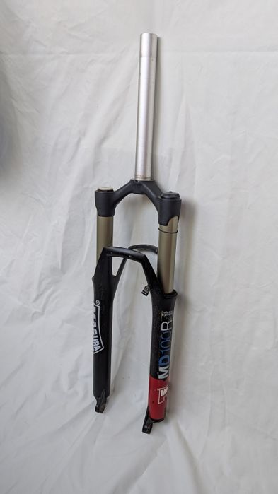 Вилка 26" Magura MD100R, 100мм хід,  повітряно-масляна, дуже легка
Magura MD100R
Б/у, хороший стан