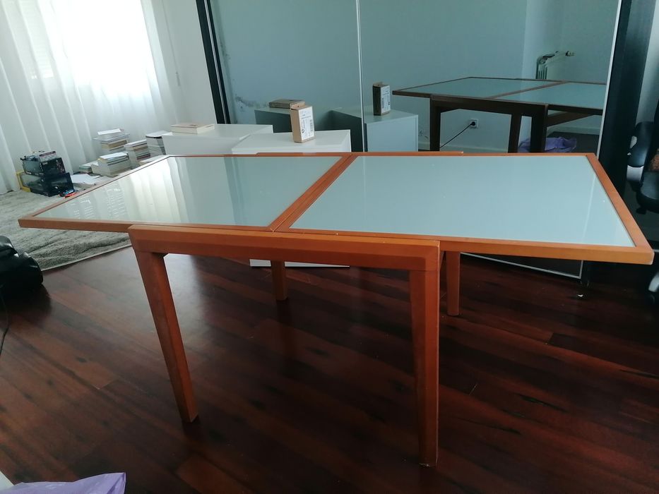 Mesa extensível.