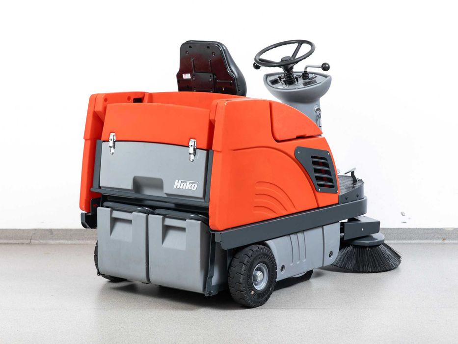 Zamiatarka Hako Sweepmaster P980 R BENZYNA 2017r 647h 5700m²h 30000net