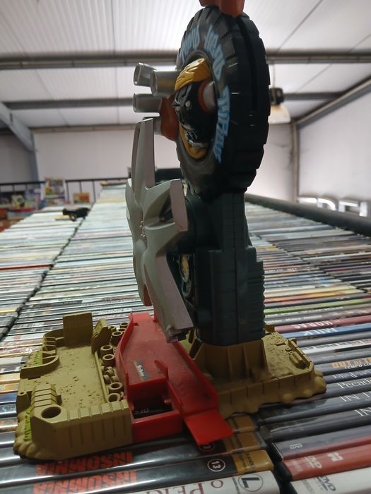 Tread Head Tires