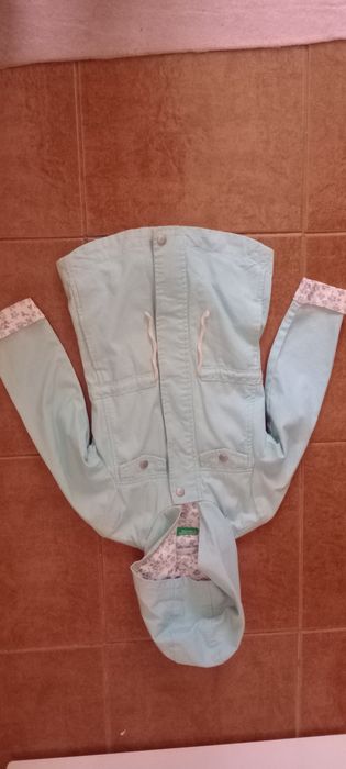 Casaco menina da Benetton muito requintado