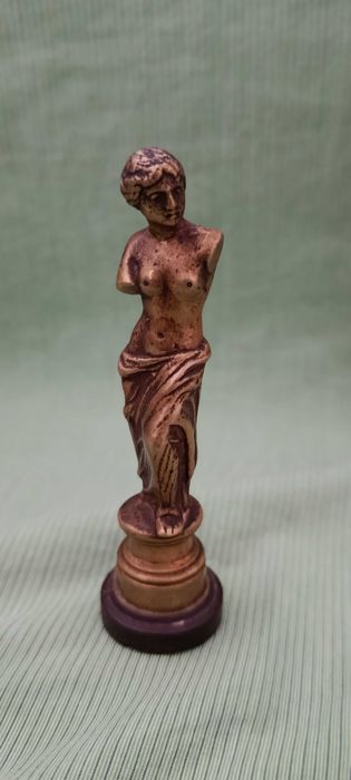 Estatueta em latão maciço