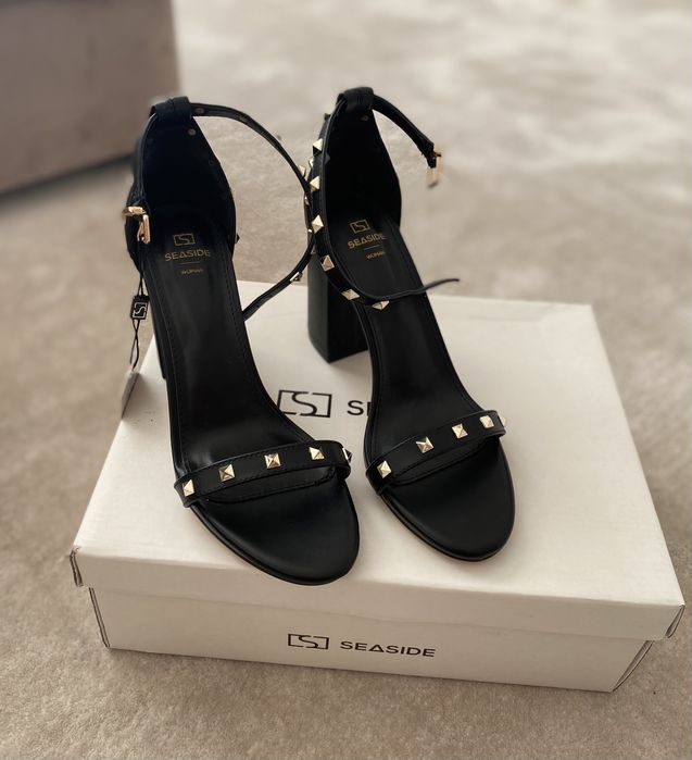 SEASIDE | Sandalias Pretas com Tachas (novas)