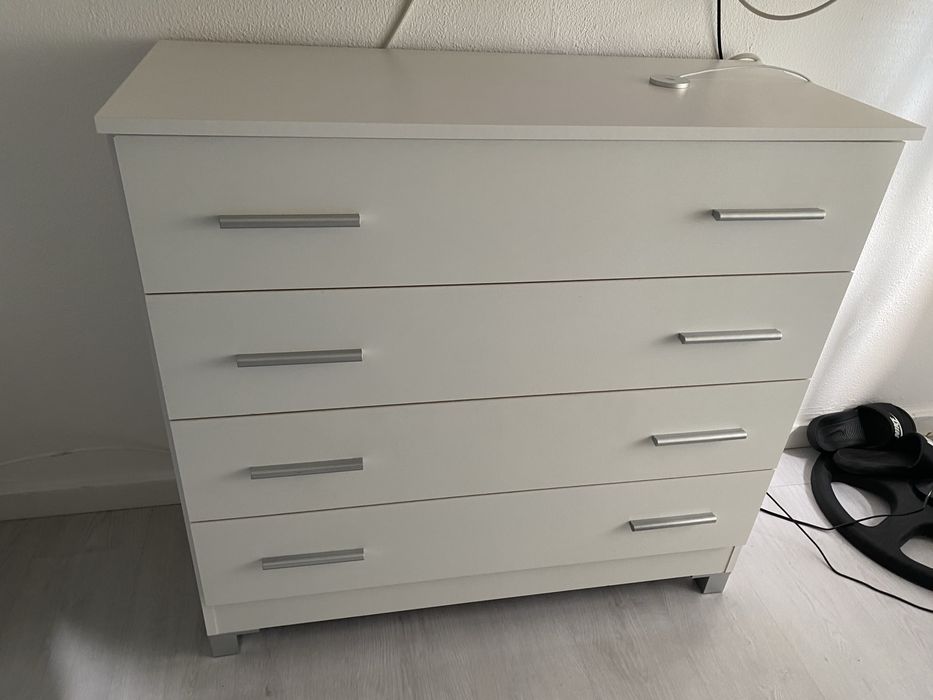 Mobilia de quarto branca