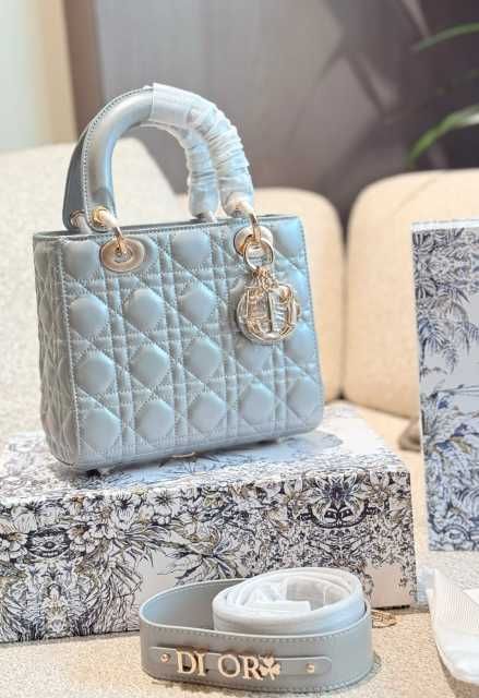 Puder perłowy Dior Lady