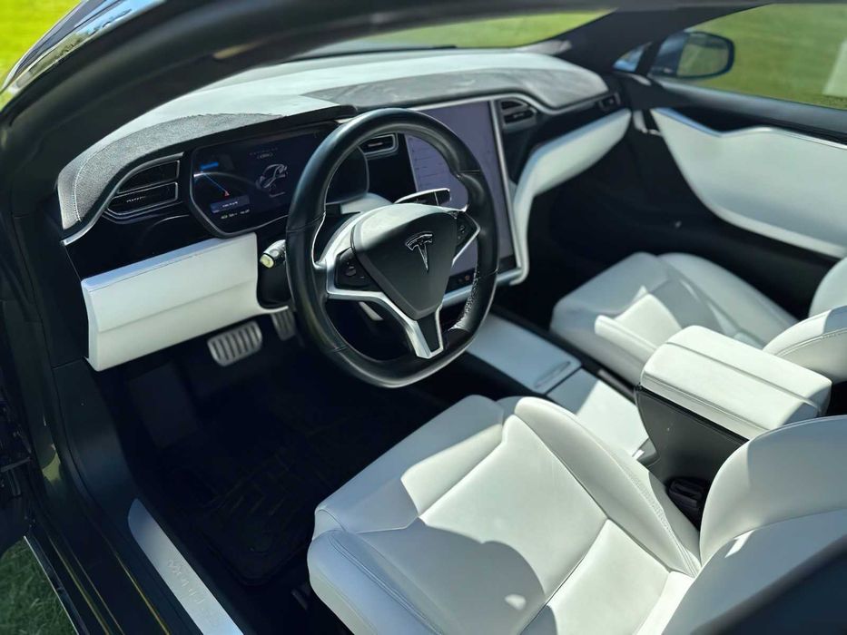 Tesla Model S P100D      2017