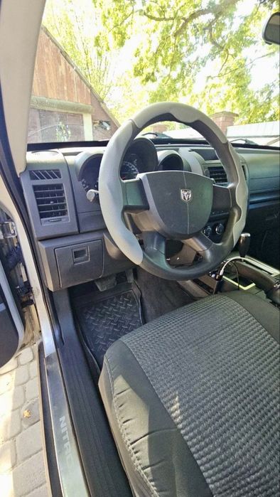 Автомобіль Dodge Nitro