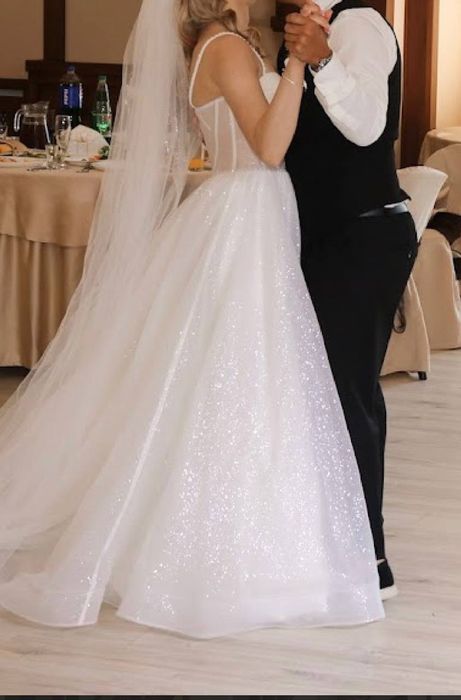 Продам весільну сукню