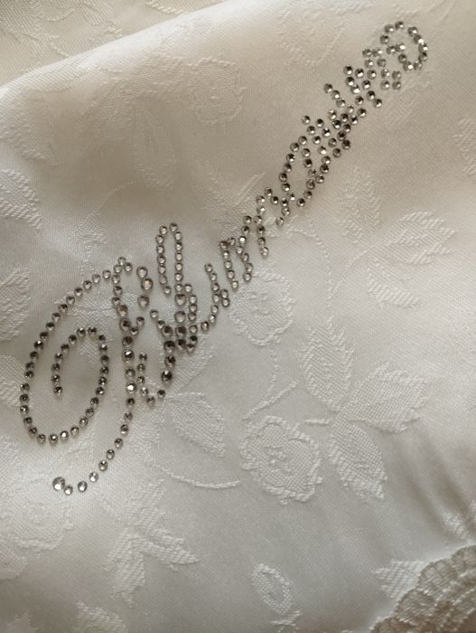 Красивая скатерть. Размер 160 на 240. Смотрите все фото.