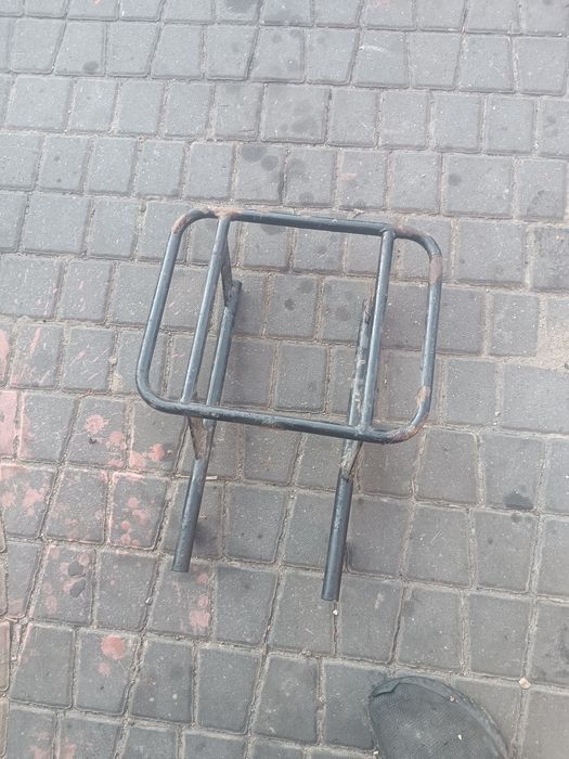 Stelaż pod kufer centralny motocyklowy