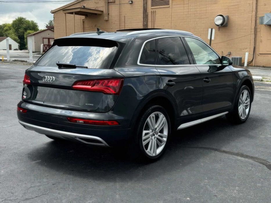 Audi Q5      2020