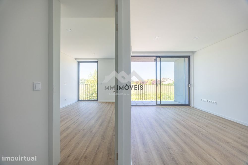 Apartamento T1 Novo |  Polo Universitário  | S. João | Varanda | Garag