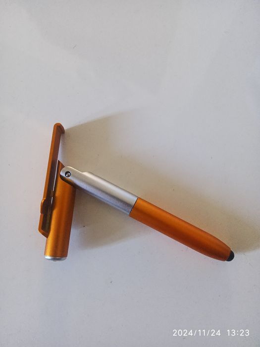 Ручка Стилус Фонарик Подставка  4 в 1