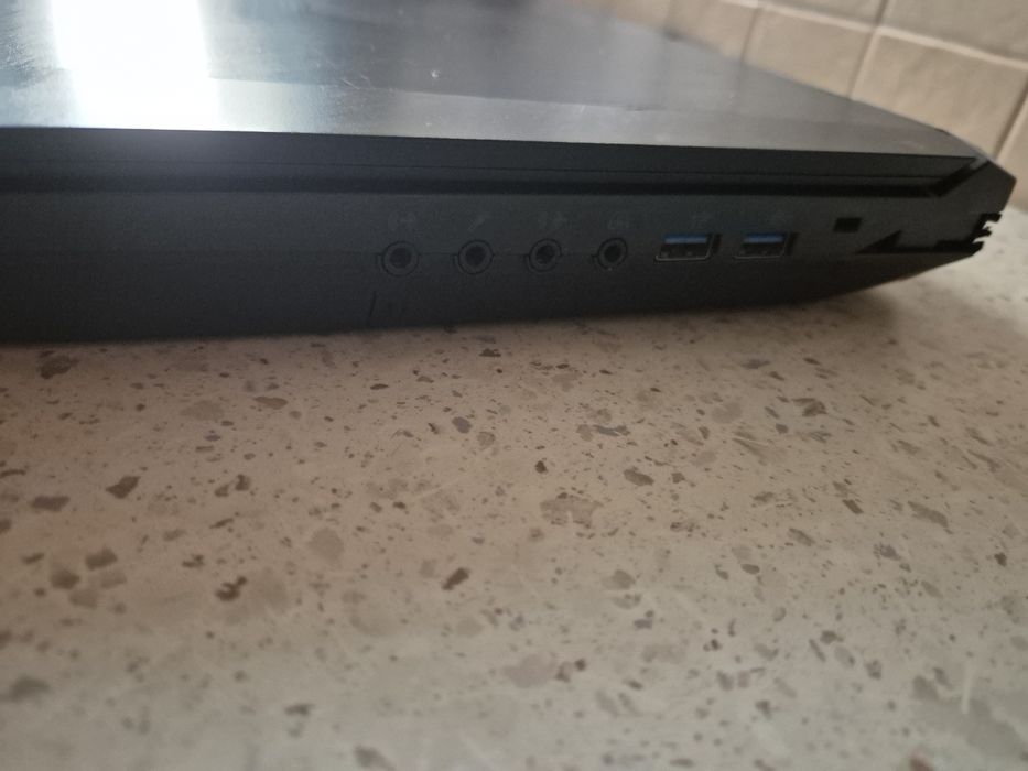 Laptop Hyperbook I7-6700K/32GB Ram/GTX 1080 8GB Win 11