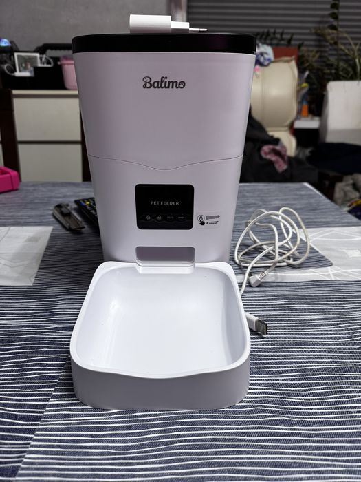 Podajnik do karmienia zwierząt kota malego psa