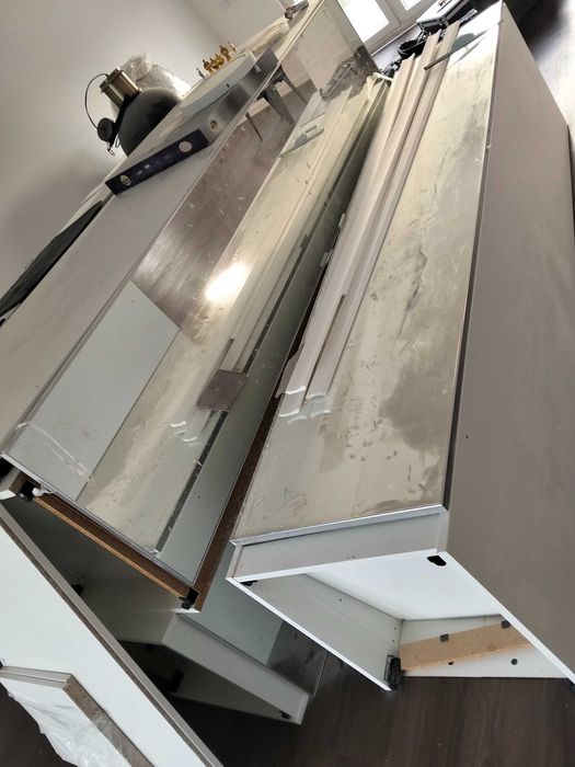 5 módulos roupeiro alto da IKEA com espelhos