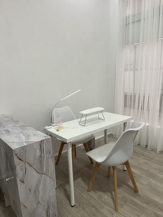 Arrendo mesa manicure
