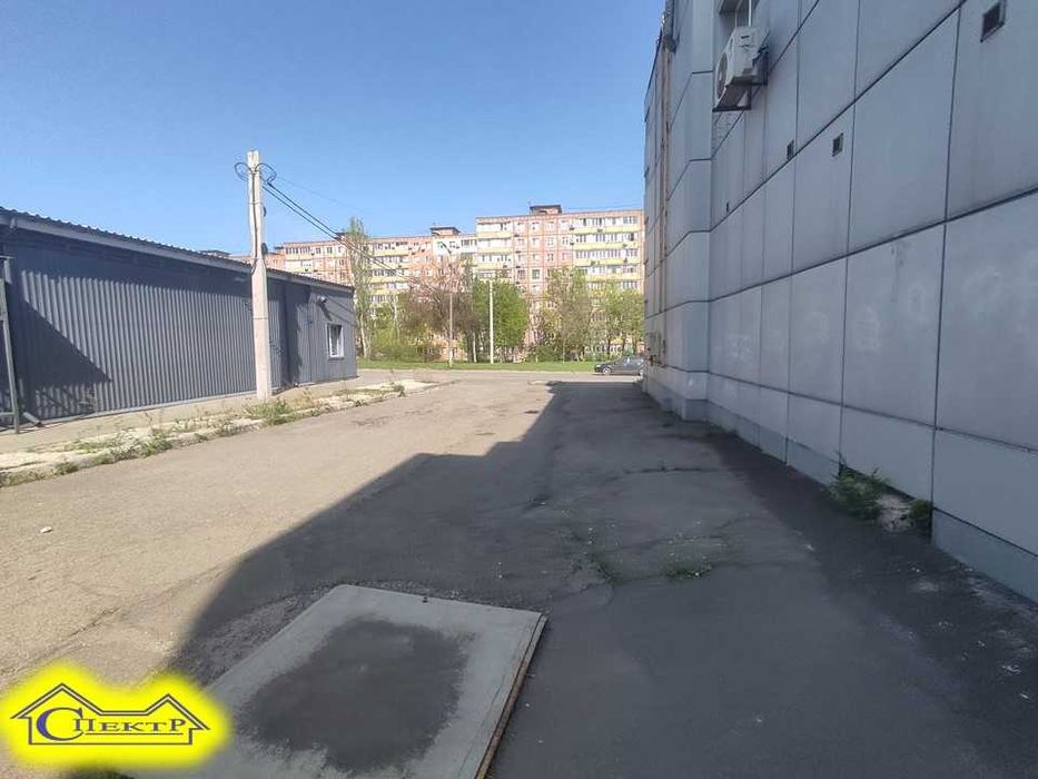 Вечірний Бульвар 230кв.м.   фасадне приміщення є паркінг