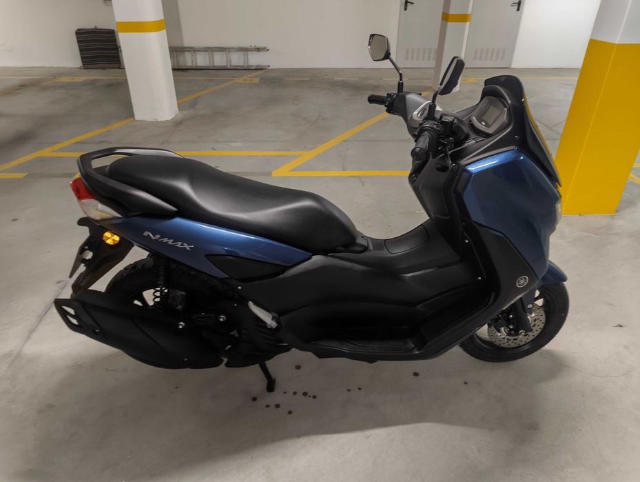 Yamaha NMAX 125CC (COM GARANTIA até 27/06/2027) + Top case Givi